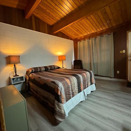 Ace Crown Motel Medicine Hat Esterno foto