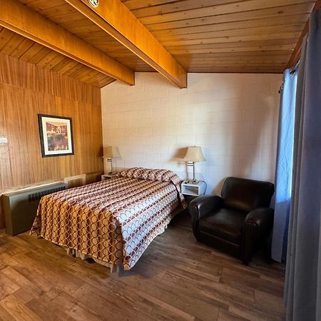 Ace Crown Motel Medicine Hat Esterno foto