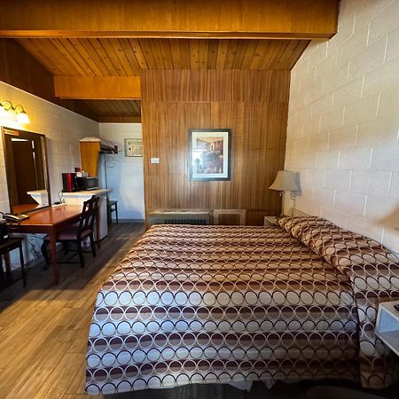 Ace Crown Motel Medicine Hat Esterno foto