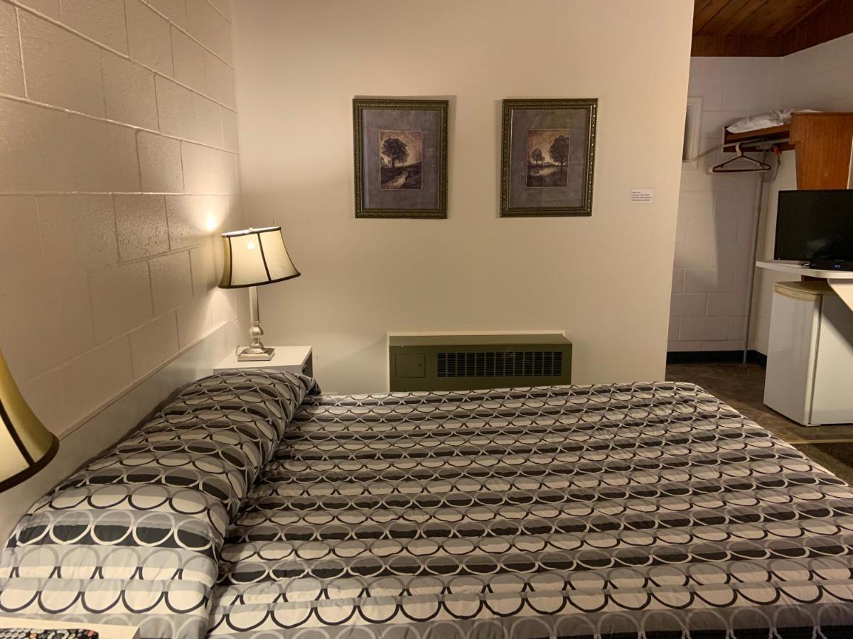 Ace Crown Motel Medicine Hat Esterno foto