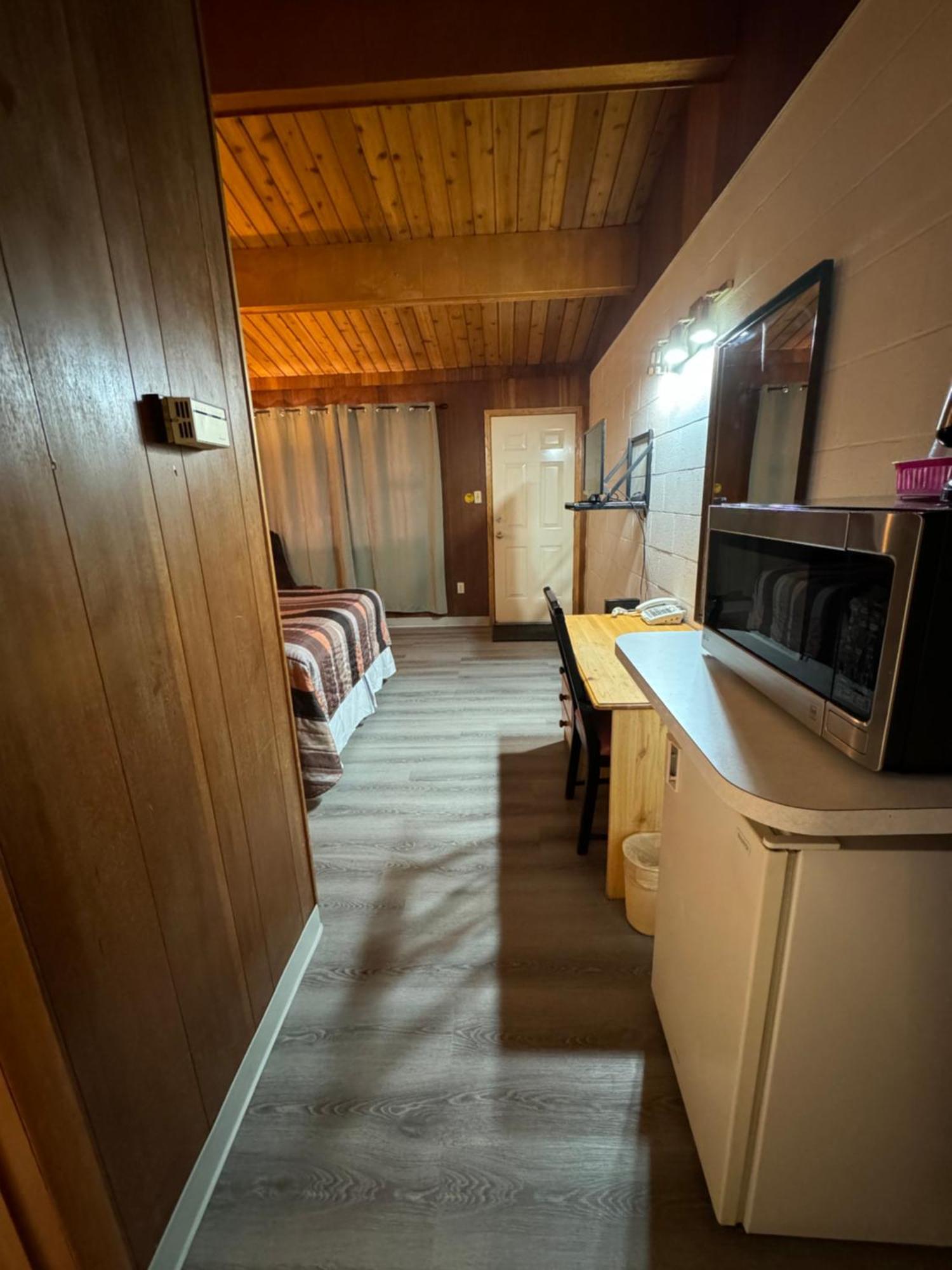 Ace Crown Motel Medicine Hat Esterno foto
