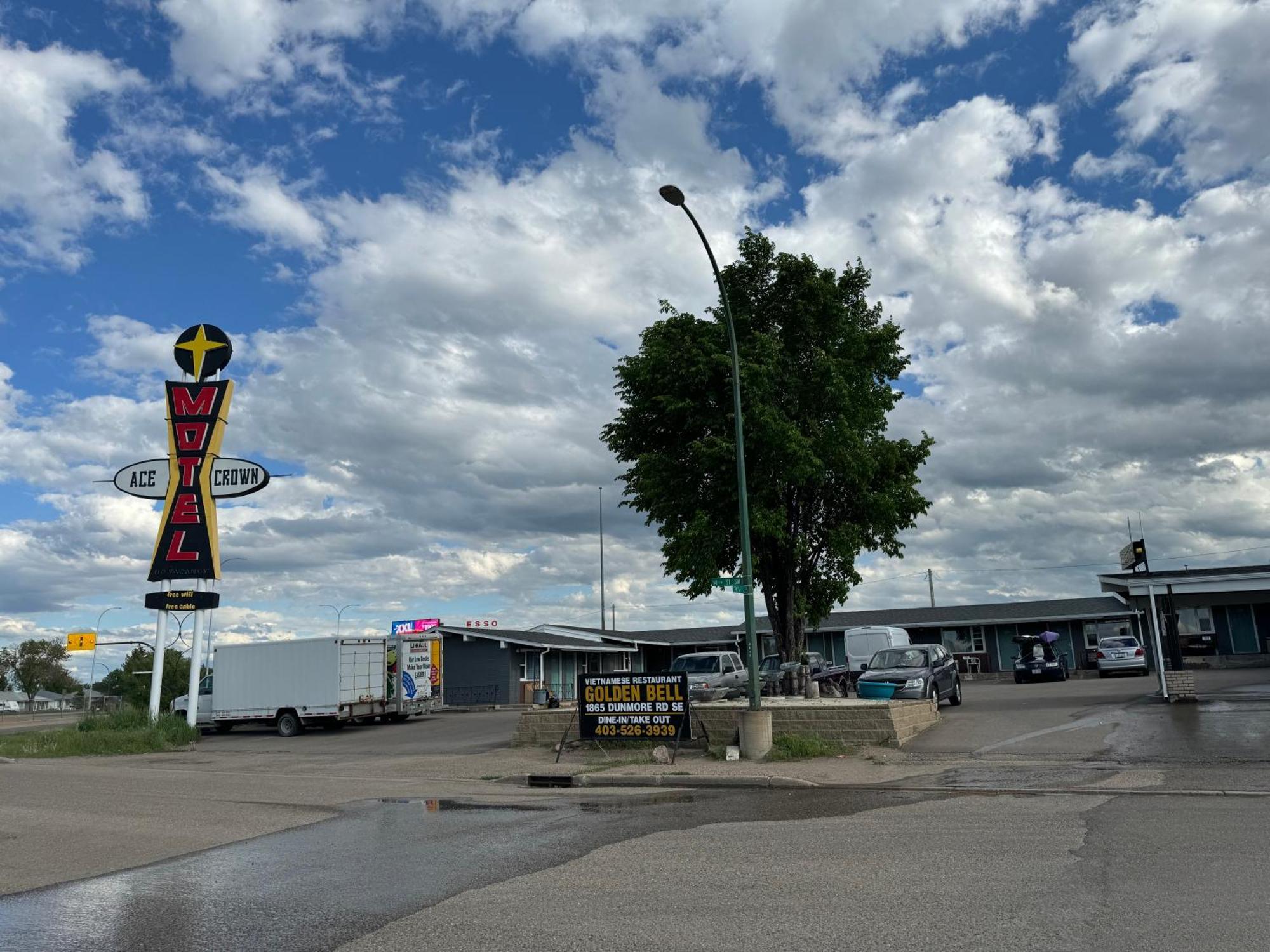 Ace Crown Motel Medicine Hat Esterno foto