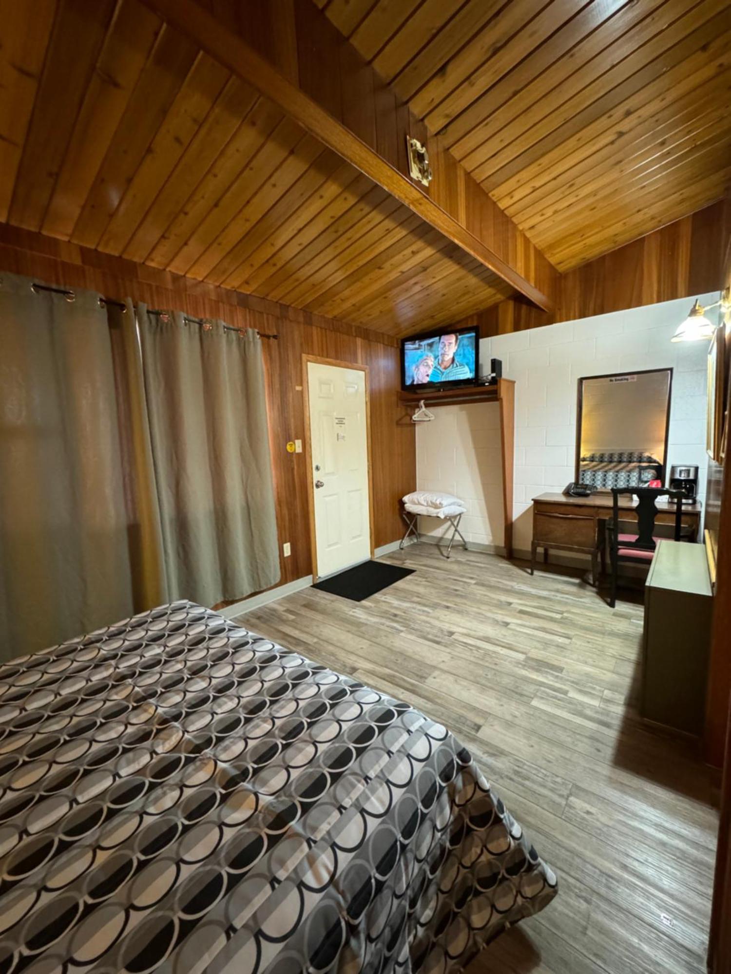 Ace Crown Motel Medicine Hat Esterno foto