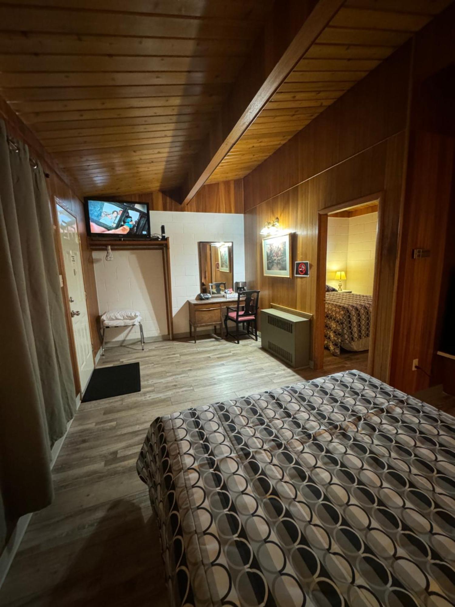 Ace Crown Motel Medicine Hat Esterno foto