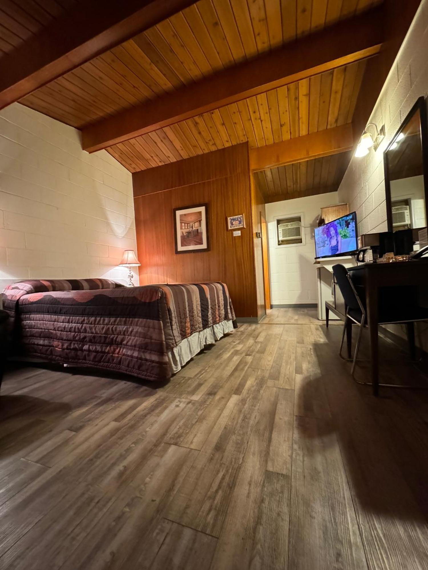 Ace Crown Motel Medicine Hat Esterno foto