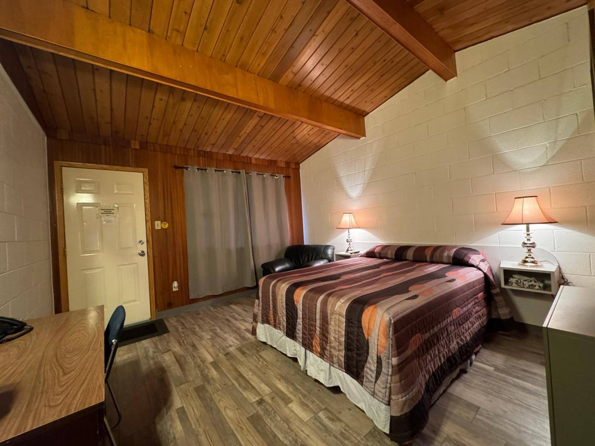 Ace Crown Motel Medicine Hat Esterno foto