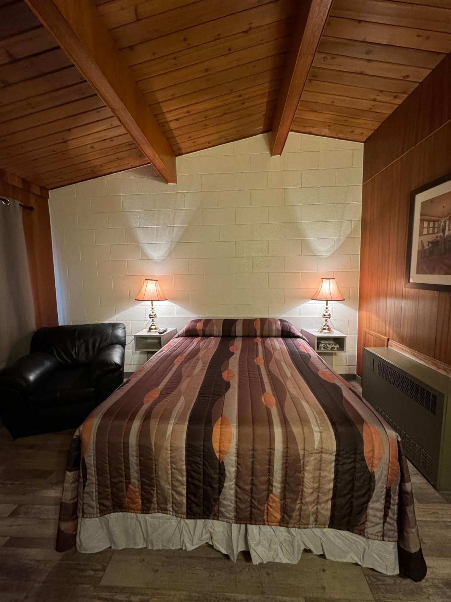 Ace Crown Motel Medicine Hat Esterno foto