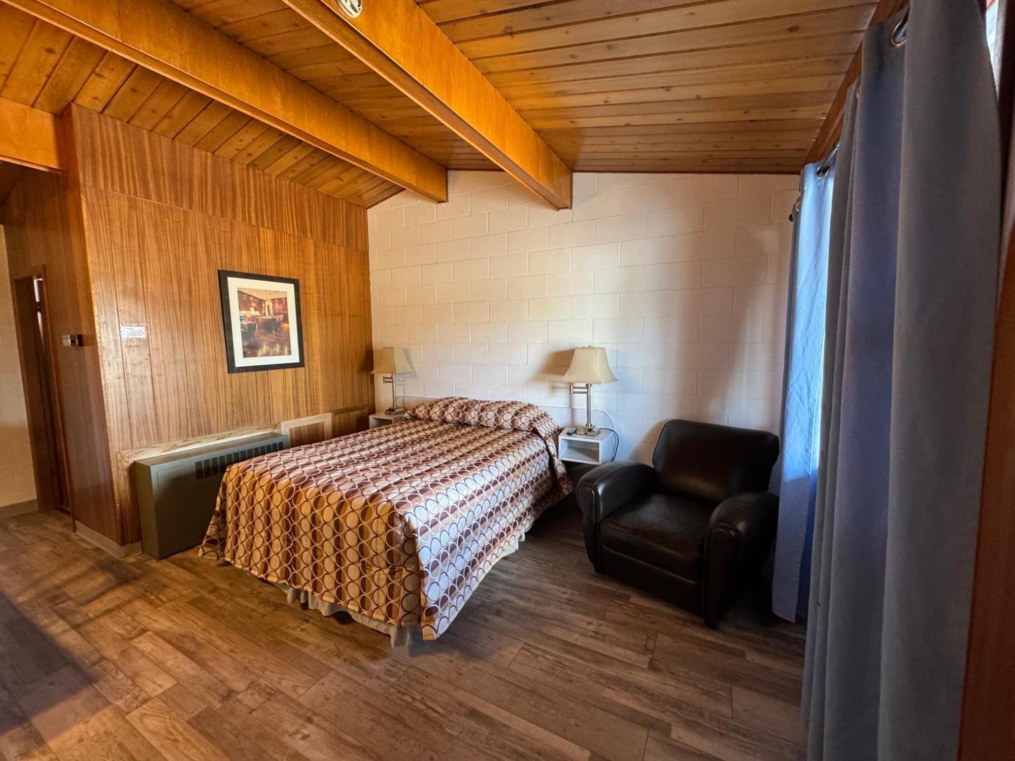 Ace Crown Motel Medicine Hat Esterno foto