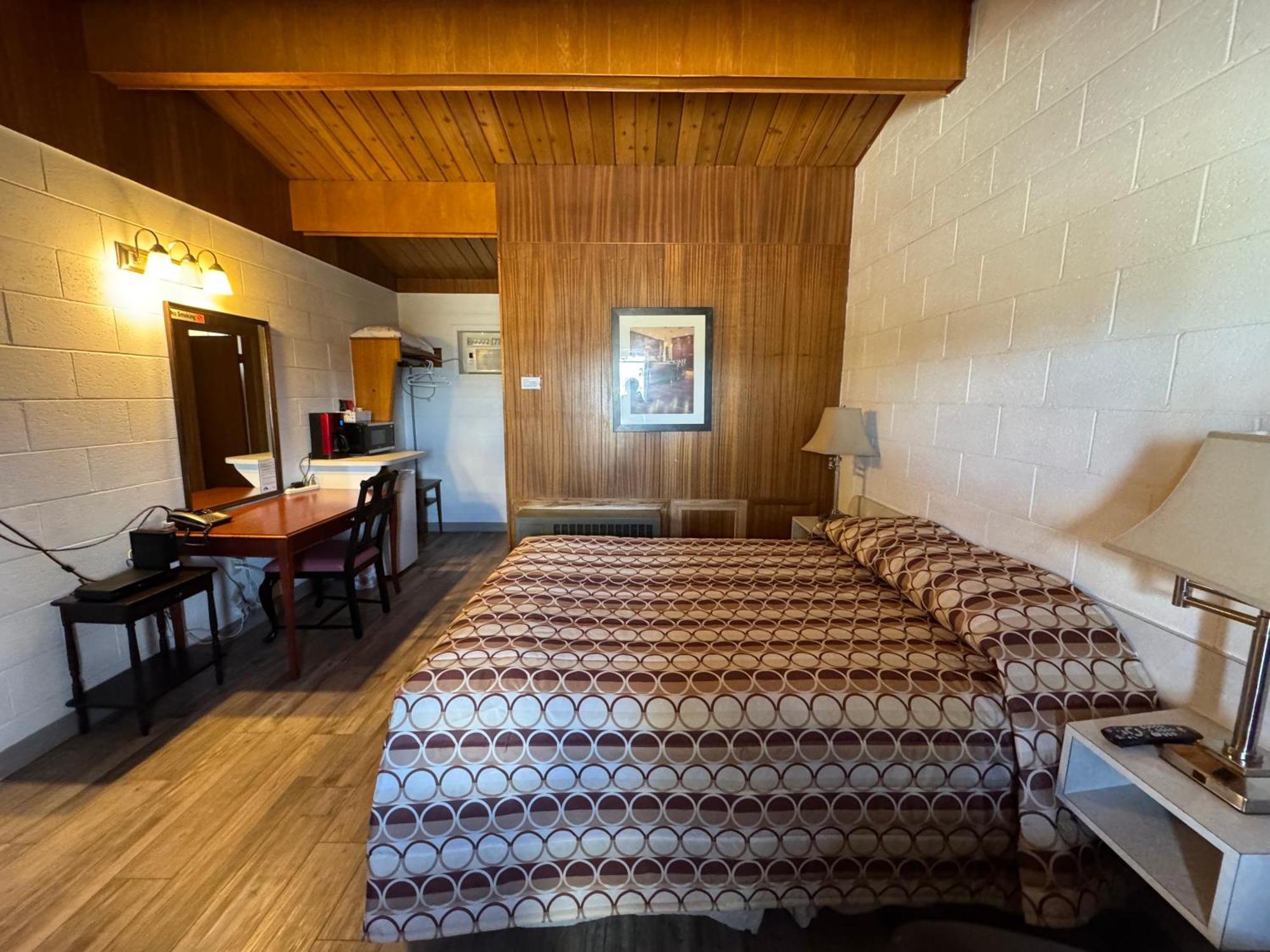 Ace Crown Motel Medicine Hat Esterno foto