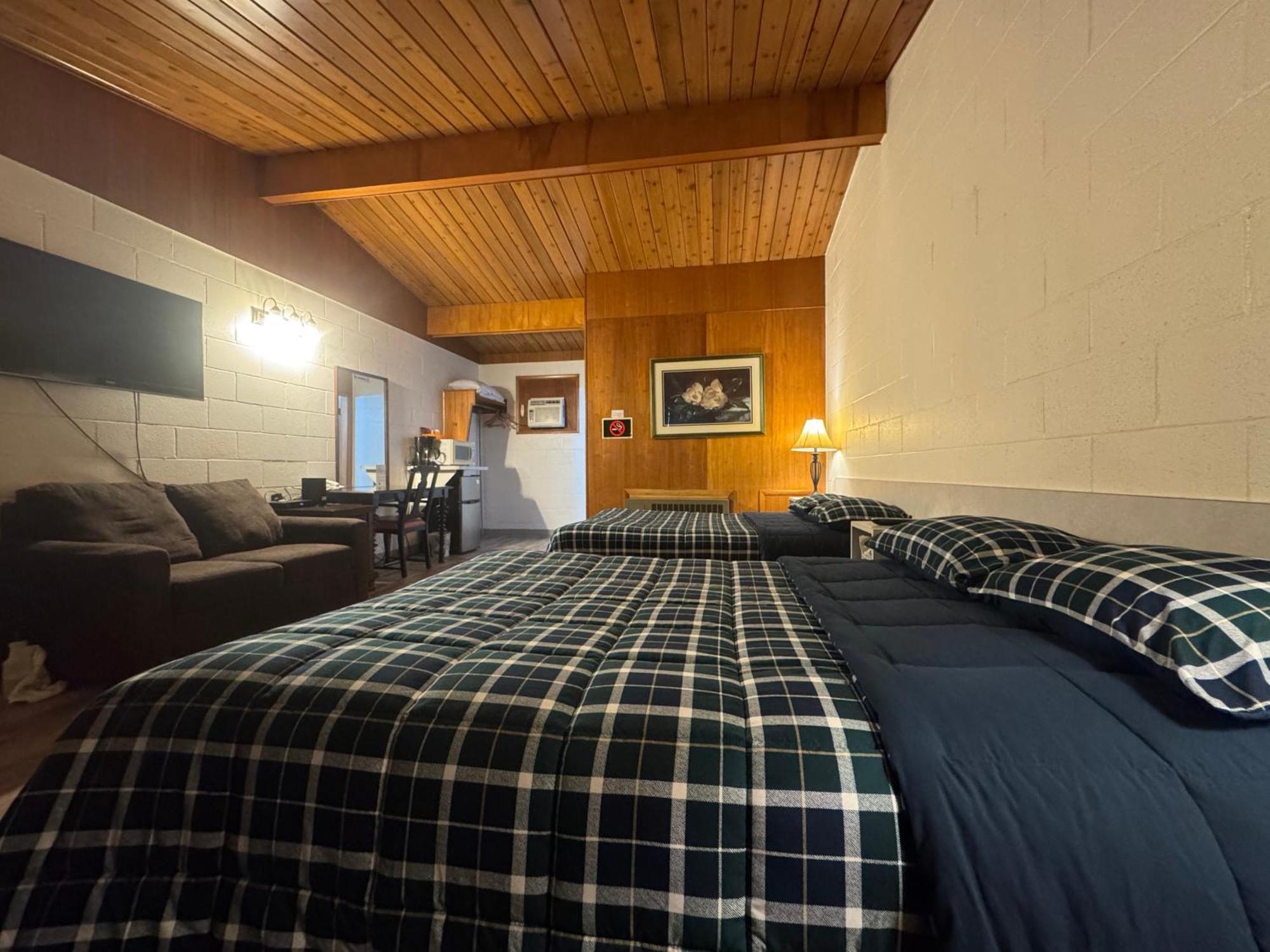 Ace Crown Motel Medicine Hat Esterno foto