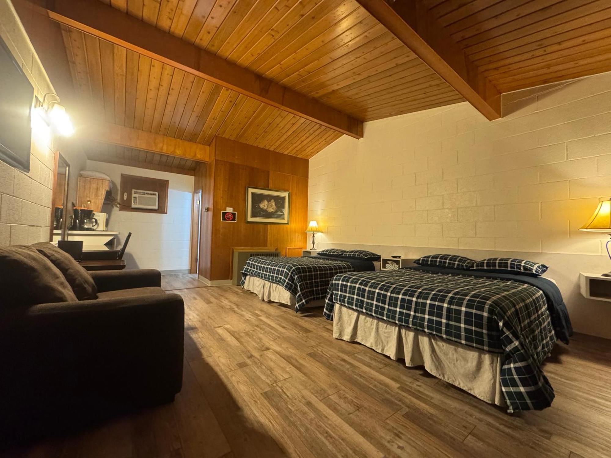 Ace Crown Motel Medicine Hat Esterno foto