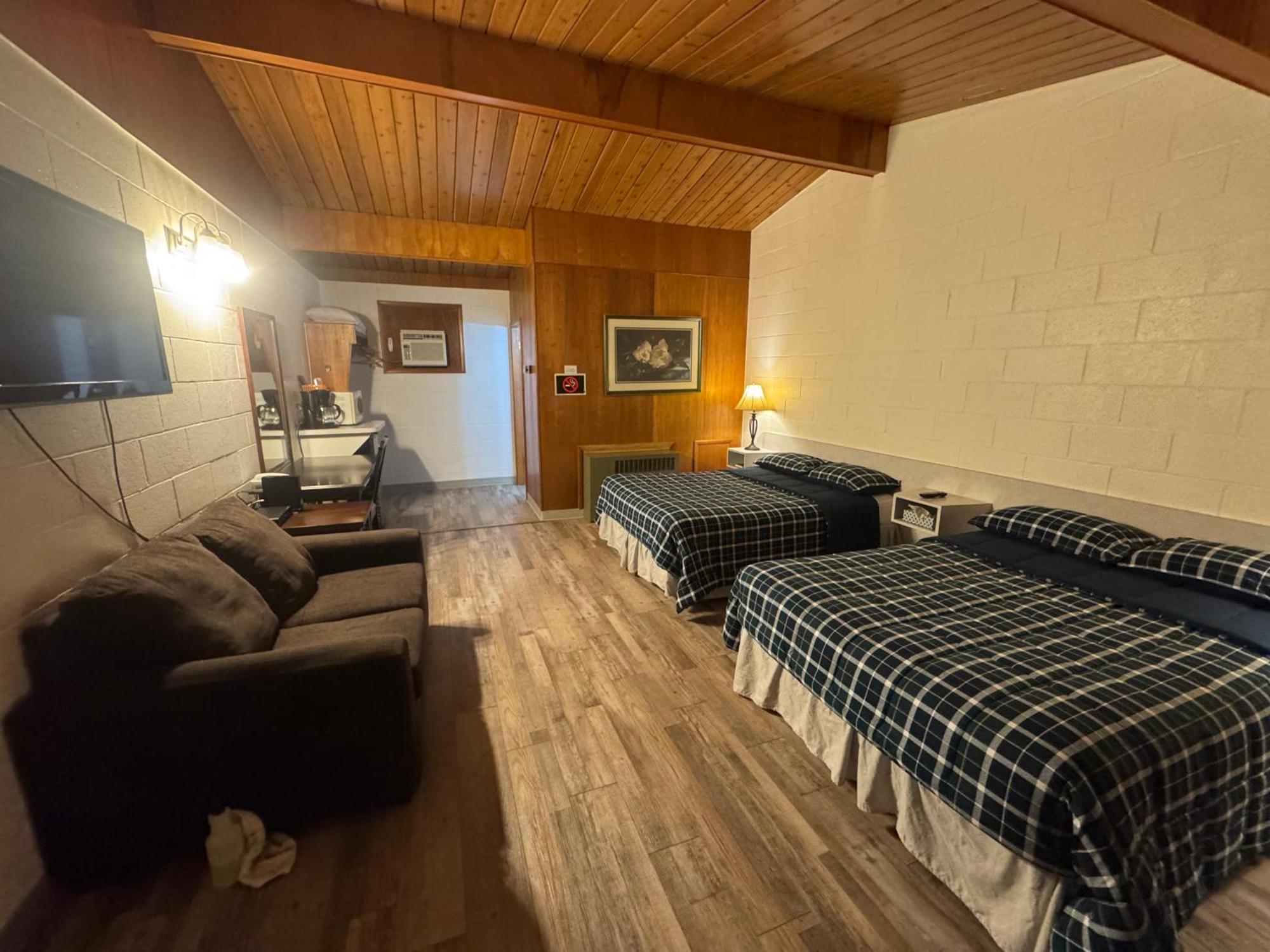 Ace Crown Motel Medicine Hat Esterno foto