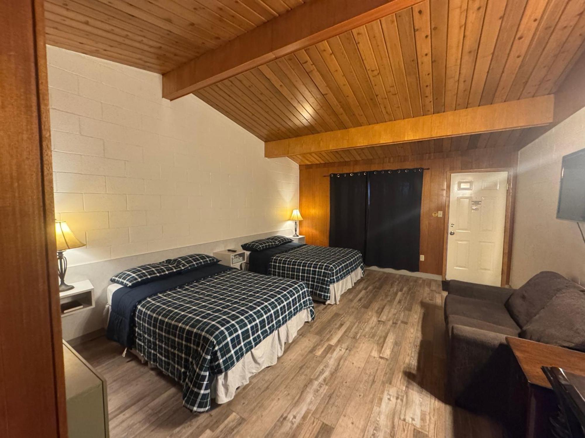 Ace Crown Motel Medicine Hat Esterno foto