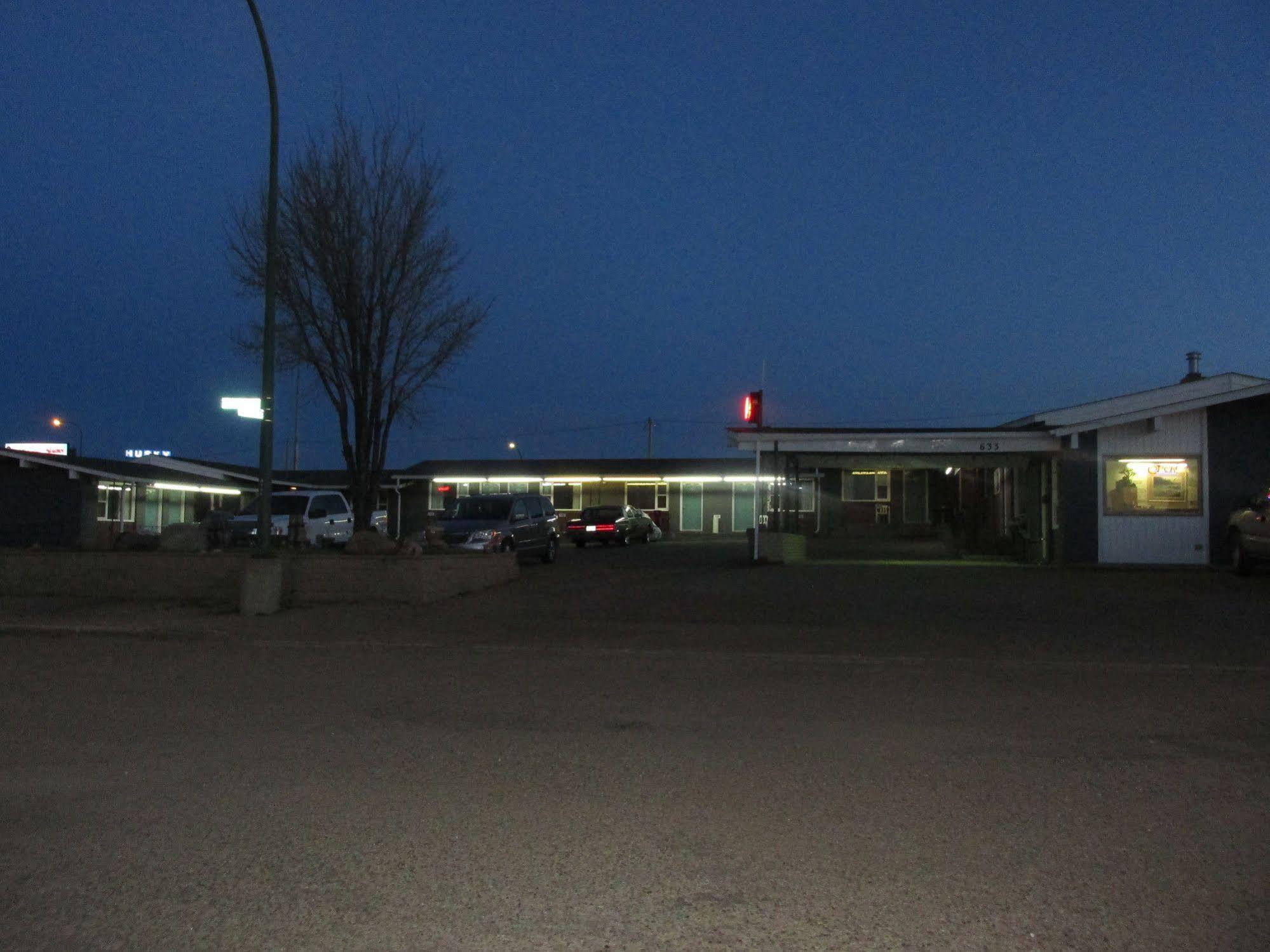 Ace Crown Motel Medicine Hat Esterno foto