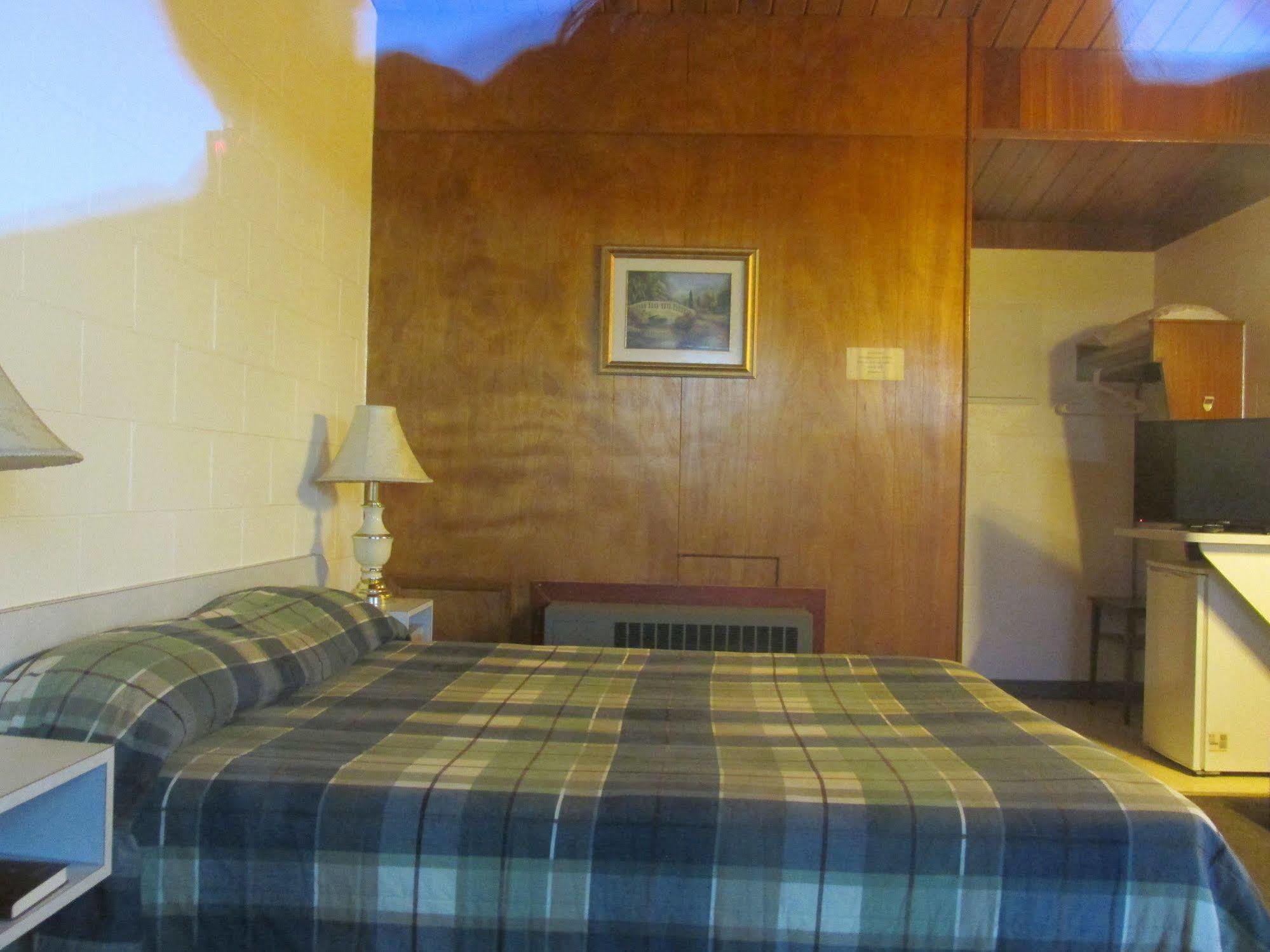 Ace Crown Motel Medicine Hat Esterno foto
