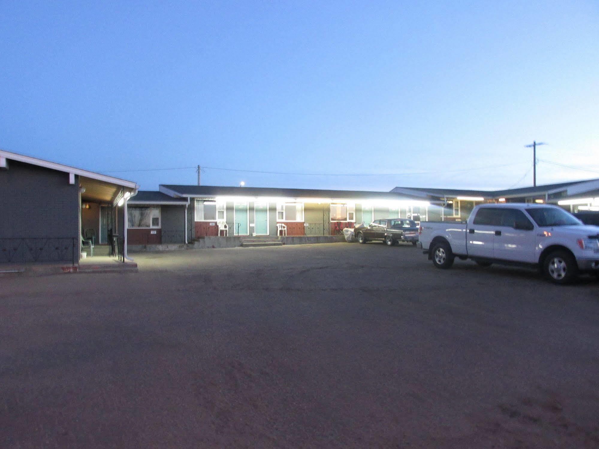 Ace Crown Motel Medicine Hat Esterno foto
